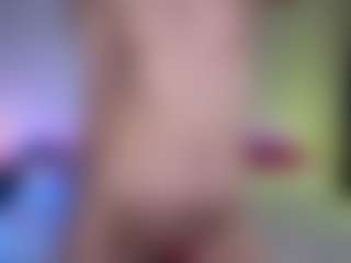 Tiffany MILF webcam performer live streaming