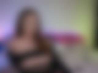 Pokaz na żywo z Tiffany - Petite MILF na Camsoda
