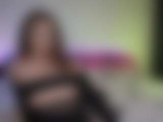 Live cam show with Tiffany - Brown Hair Petite on Hubzter Live