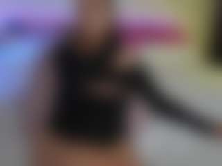 Live cam show with Tiffany - Petite MILF on UwU Esports