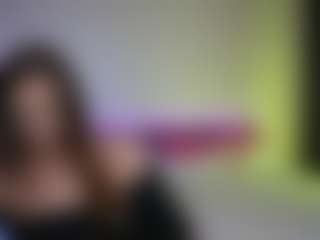 Live cam show with Tiffany - Petite MILF on CamSextacy