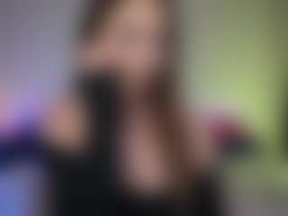 Live cam show with Tiffany - Petite MILF on Hubzter Live