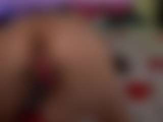 Live cam show with Tiffany - Fingering MILF on WildCum