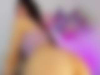 Live cam show with EFFY - Brown Eyes Brown Hair on Camsoda