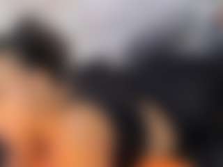 Live cam show with Michelle Lewis - Thick on AdultVida.com