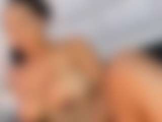 Live cam show with Michelle Lewis - Brown Hair on AdultVida.com