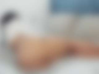 Live cam show with Sophia Lopeez - Shaved Pussy on Camsoda