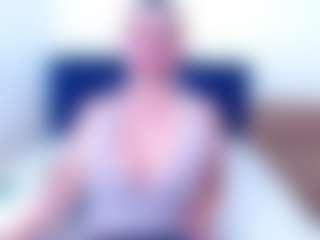Live cam show with Ella - Average on Camsoda