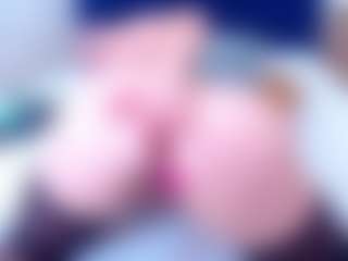 Live cam show with Ella - Gamer Mature on CamwithHer