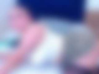 Live cam show with Ella - Bedroom MILF on livesuperchat.net