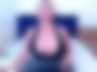 Live cam show with Ella - Public on Camsoda