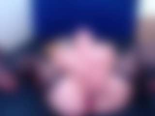 Live cam show with Ella - Big Tits MILF on Camsoda