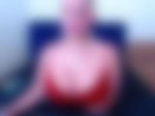 Live cam show with Ella - Public MILF on Camsoda