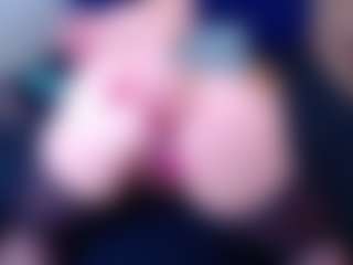Live cam show with Ella - Curvy Middle Aged on nudelive.tv