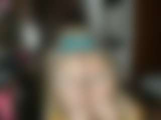 Live cam show with Kristen Hill - Living Room on Chatstar