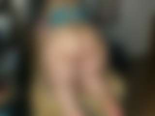 Live cam show with Kristen Hill - Bedroom MILF on LiveSexCams6