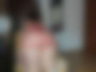 Live cam show with Kristen Hill - Living Room on Camming Site