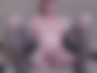 lanapopins MILF webcam performer live streaming