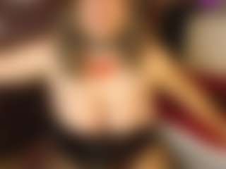 Live cam show with pamelaevanns - Oil on AdultVida.com