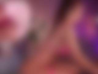 Live cam show with Annie Connors - Striptease on Camsoda
