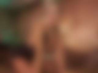 Live cam show with Annie Connors - Petite Toys on AdultVida.com