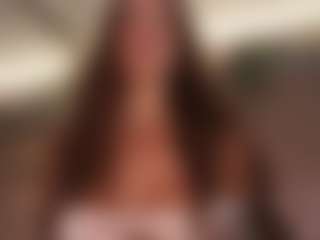 Live cam show with Annie Connors - Flirty on Camsoda