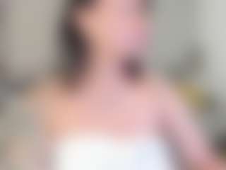 Live cam show with Sarah - Genital Piercings on CamSodaAdn