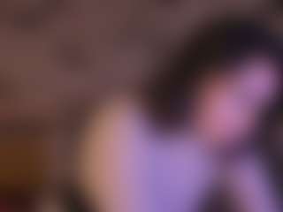Sarah MILF webcam performer live streaming