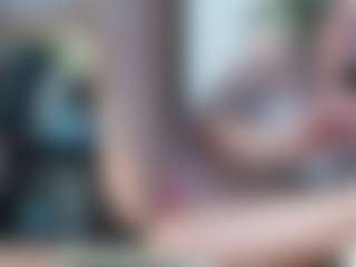 Live cam show with Squirtmania - Latina on livesuperchat.net