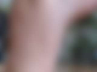 Live cam show with Squirtmania - Outside on Big Tits