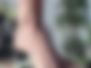 Spettacolo in cam dal vivo con Squirtmania - Bikini su Camsoda