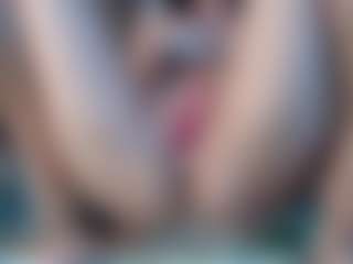 Live cam show with Squirtmania - Natural on Gym Cam Girls