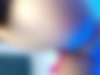 Live cam show with carolinne - Thick on TeamSkeetLive
