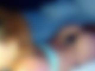 Live cam show with carolinne - Bedroom on CamwithHer