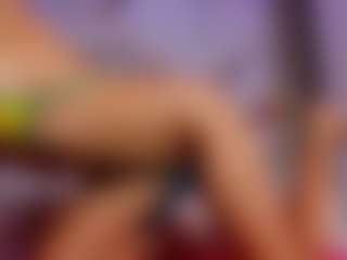 Live cam show with SophyAngeell - Athletic Tease on luckytryst.com