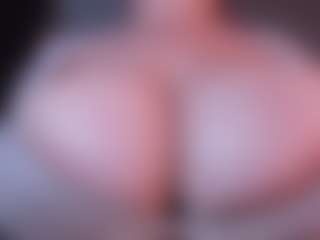 Live cam show with claudia-perez - Bedroom on Camming Site