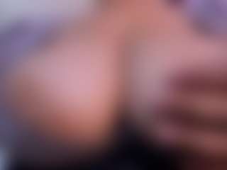 Live cam show with claudia-perez - Camel Toe on hrnylive.com