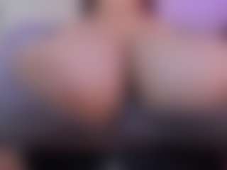 Live cam show with claudia-perez - College Curvy on Camsoda