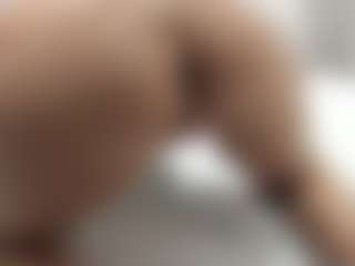 Live cam show with Fuckable Milf - Fingering MILF on AdultVida.com
