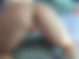 Live cam show with Fuckable Milf - Average on Camsoda
