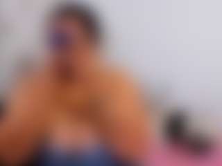 Live cam show with luluferrerr - Ebony MILF on livesuperchat.net