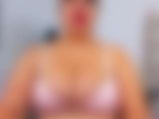 Live cam show with luluferrerr - Ebony MILF on Hubzter Live