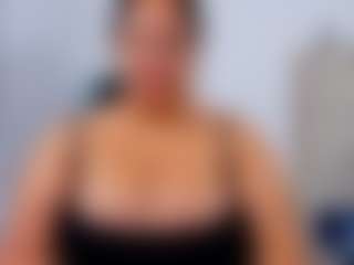 Live cam show with luluferrerr - Ebony MILF on Camiplay Live