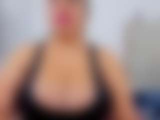 Performer in webcam MILF luluferrerr in streaming live
