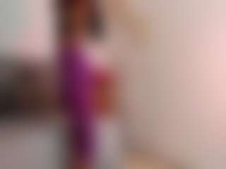 Live cam show with emma-foxx1 - Black HD on Soda Cam