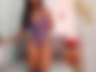 Live cam show with emma-foxx1 - Ebony on Uber Horny | colombia