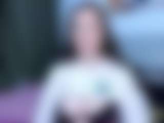 Live cam show with Angela - Mature on Camsoda