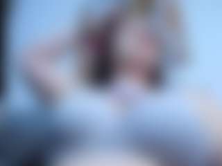 Live cam show with Angela - Bedroom Mature on friskycurves.com