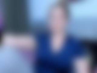 Live cam show with Angela - Bedroom MILF on xxxlivecams.org
