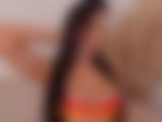 Dezzire's Live Sex Cam Show